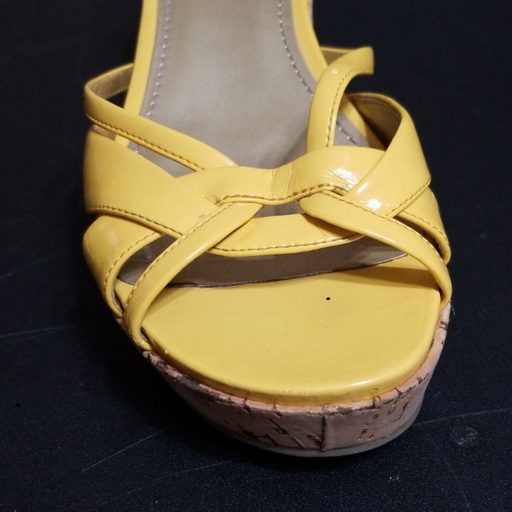 Shoes - Picture 2 of 4